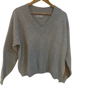 Hollister gray vneck long sleeve over sized sweater small